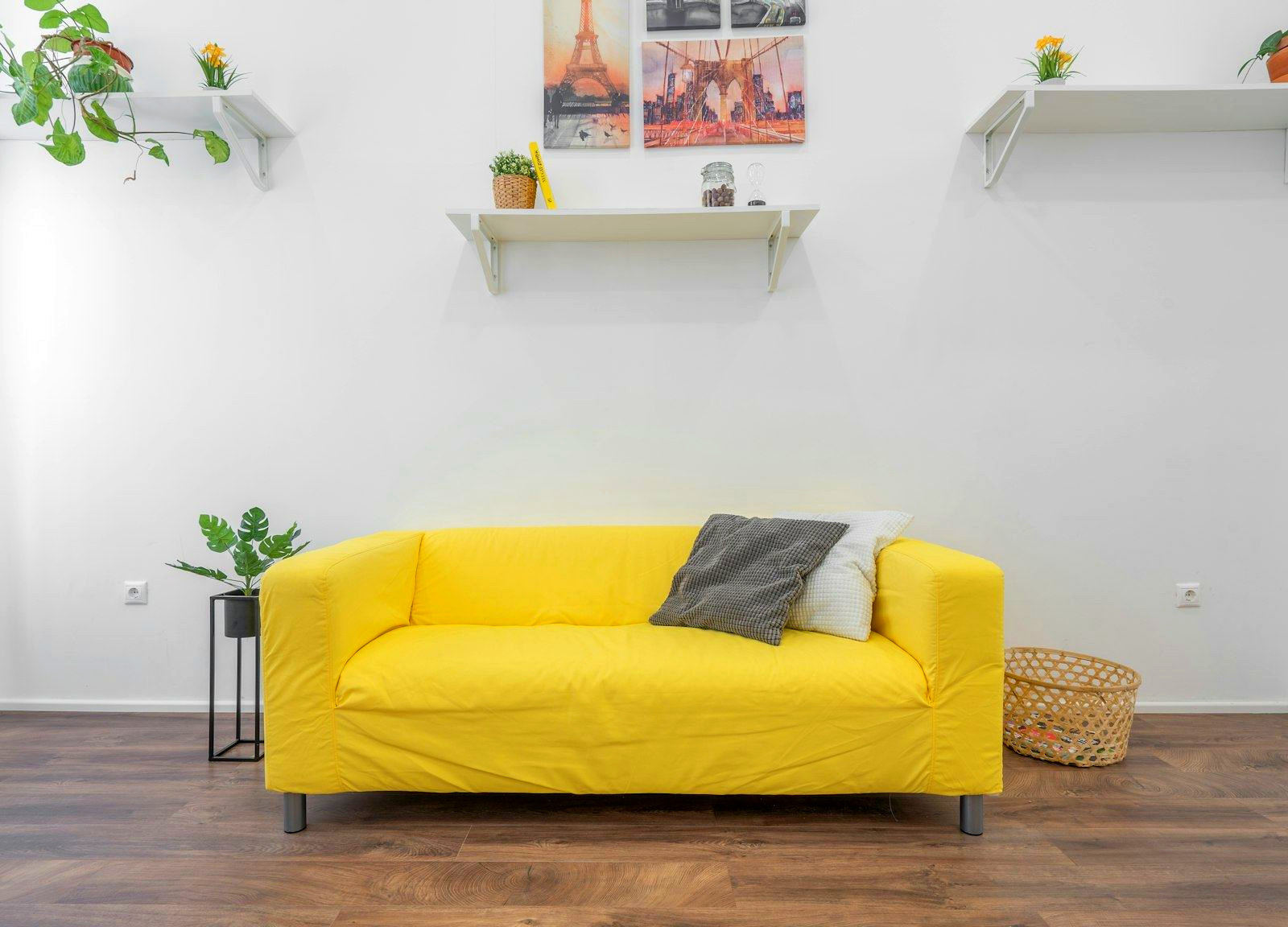 Sala; el muro cambia al color elegido