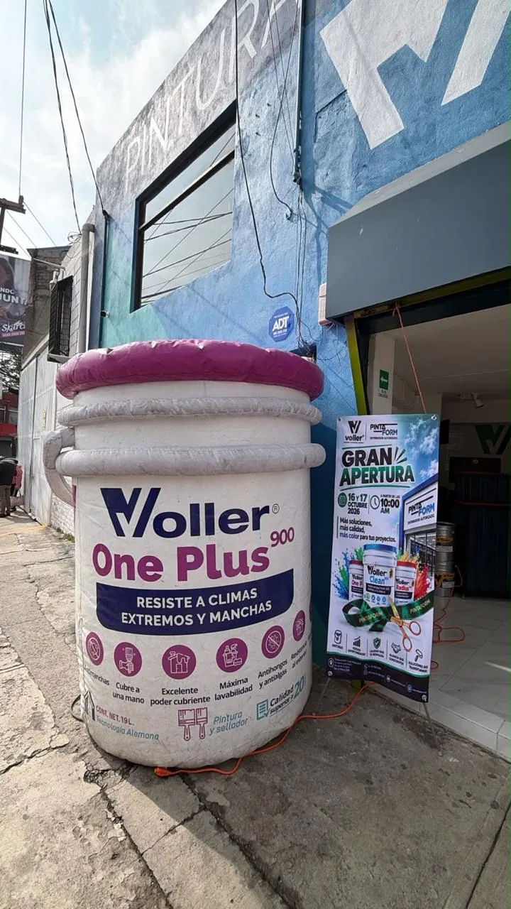 Entrada de la tienda Pinta Form el día de la gran apertura